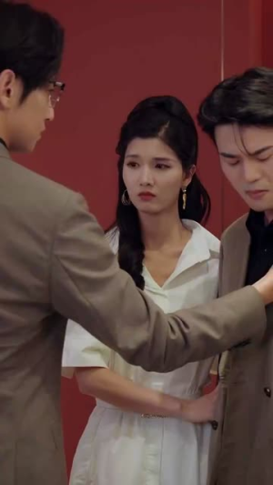 穿剧中我替窝囊女主战翻全场(30集) 穿剧中我替窝囊女主战翻全场(30集)战神短剧推荐