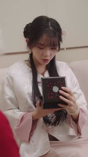 闪婚后,夫人她气运爆棚(100集) 闪婚后,夫人她气运爆棚(100集)战神短剧推荐