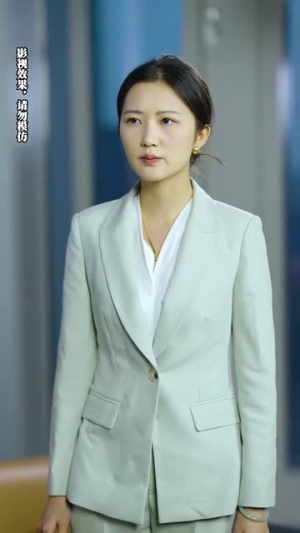 她如月光碎向星夜(80集) 她如月光碎向星夜(80集)好看的短剧