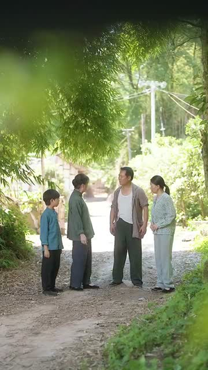 灾荒年代全家靠我心声逆袭 (81集) 热播短剧抢先看