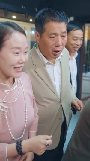 我有八个姐姐但是她们都是弟控 (83集) 我有八个姐姐但是她们都是弟控 (83集)精彩短剧随心推